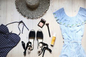6 THINGS TO PACK IN YOUR SUMMER SUITCASE